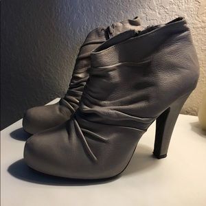 Gianni Bini ankle boots